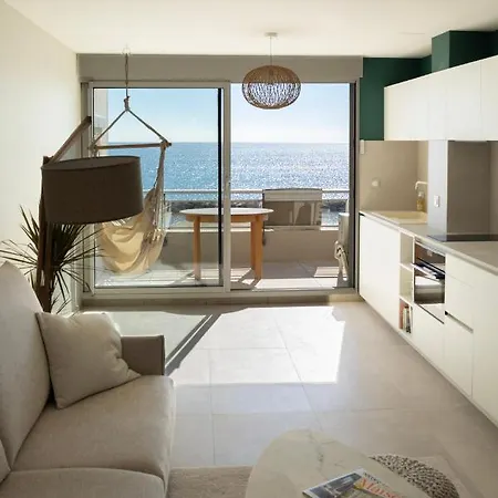 Le Pied Dans L'eau *